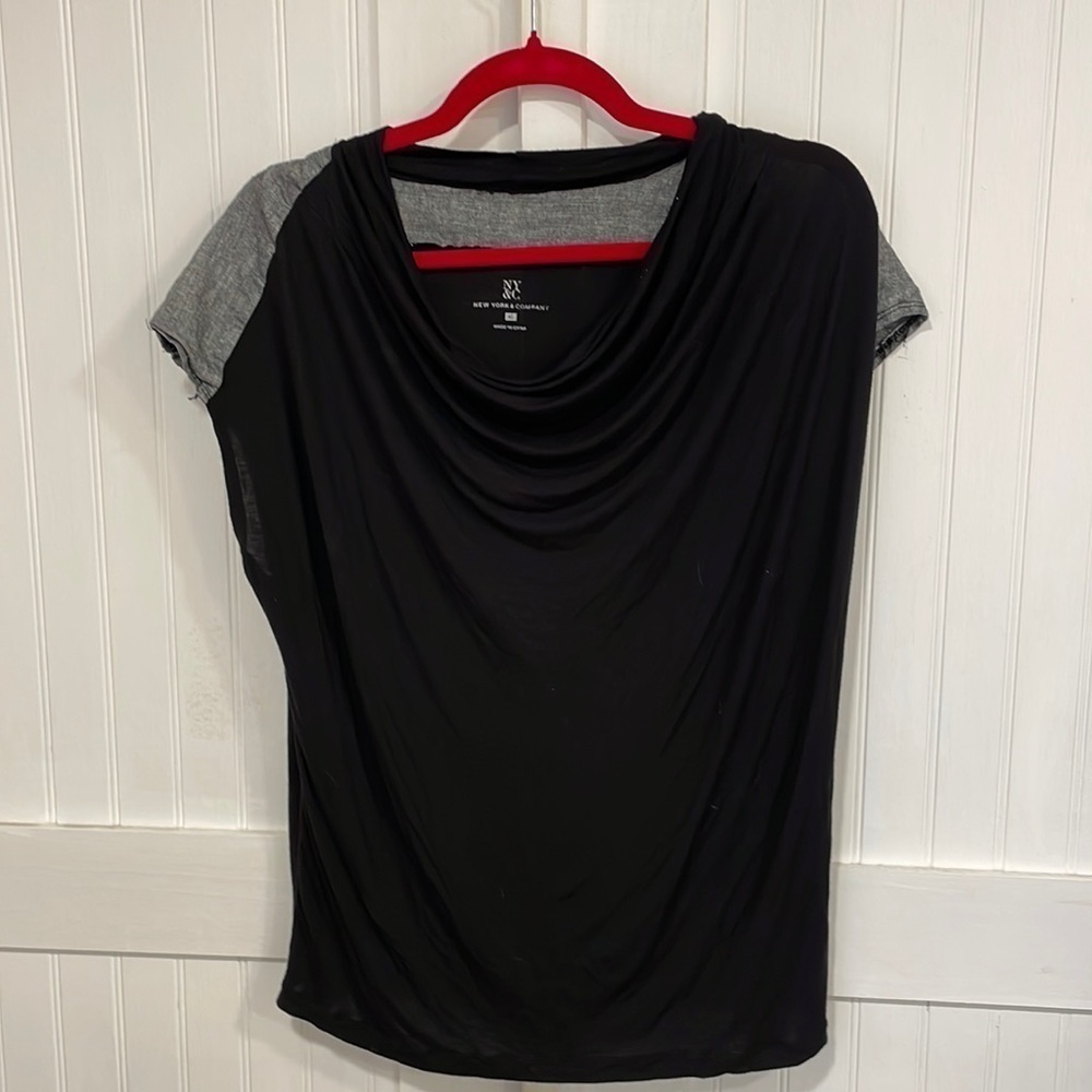 NEW York & Co. black w/gray sleeves, drape neckline top size XL (fits like L)